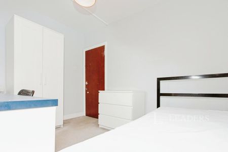4 bedroom flat to rent - Photo 3