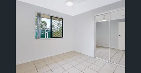 Back Property - Spacious Family Living with Solar, Water Tanks & Modern Comfort - Break lease - Photo 2