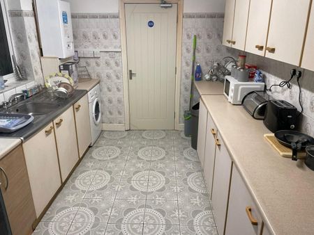 Room in a Shared House, Ivor Road, B11 - Photo 4