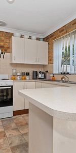 GOOD SIZED 3 BEDROOM UNIT!!! - Photo 3