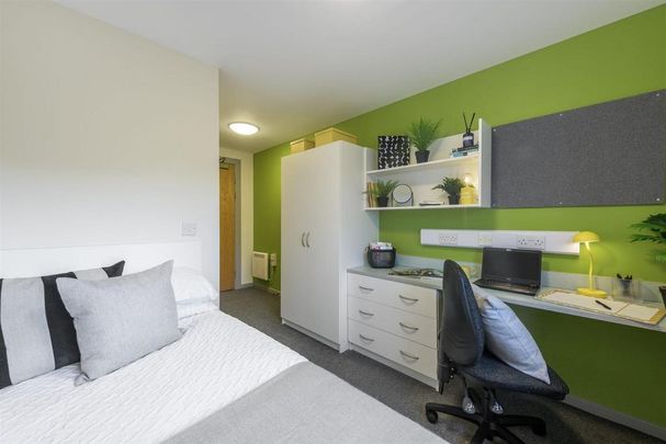 1 bedroom in a flat share to rent - Photo 1