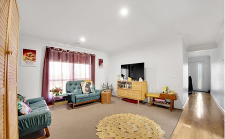 Spacious 4-Bedroom Family Home for Rent in Bonshaw - Photo 3