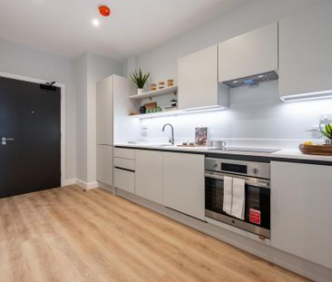 3 bedroom flat to rent - Photo 6