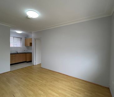 Tidy one bedroom in excellent location - Photo 2