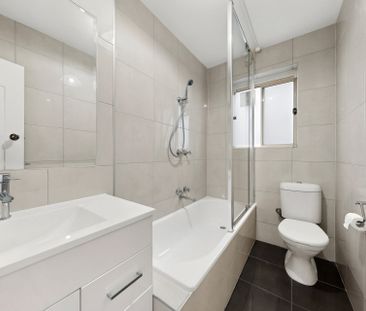 Renovated Two-Bedroom Gem in the Heart of Essendon - Photo 2