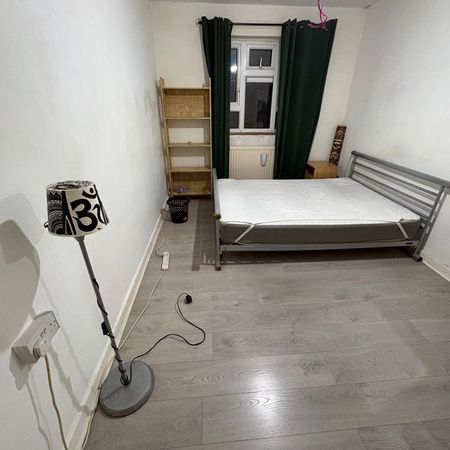 Room in a Shared Flat, Charles Staunton House, SE27 - Photo 4