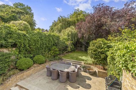 A rare and wonderful family home boasting off-street parking on a very sought after street. - Photo 3