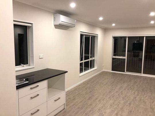 A stand-alone two-bedroom house - Photo 1