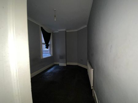 3 bedroom apartment to rent - Photo 3