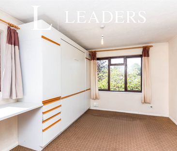 studio to rent Tintagel Way, Woking, GU22 - Photo 3