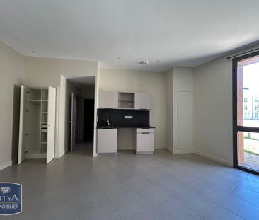 Location Appartement 2 pièces 48m² FONTENAY LE COMTE 85200 - Photo 4