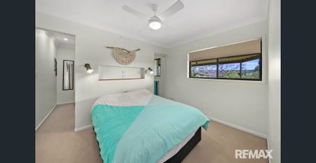 Contemporary four bedroom home including internet. - Photo 3