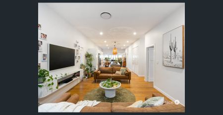 Charming Family Home - Photo 3