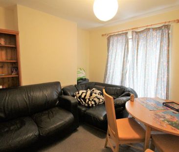 3 bedroom end of terrace house to rent - Photo 1