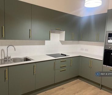 1 bedroom in a flat share to rent - Photo 3