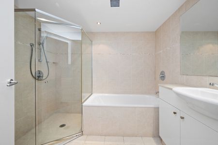 2 BEDROOM UNIT IN PRIME LOCATION + LUG - Photo 4