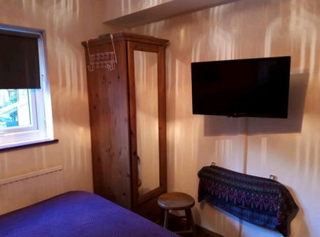 1 Bed Flat, Willow Way, W11 - Photo 3