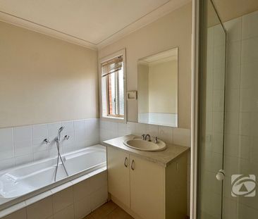 PERFECTLY LOCATED TOWNHOUSE WITH 2 FAMILY AREAS - Photo 3