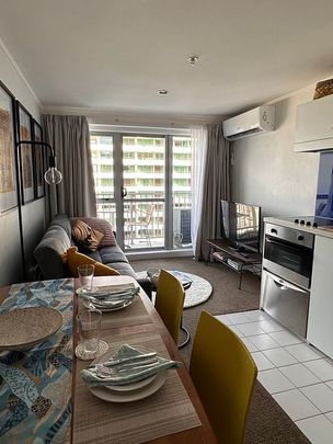City gem w/balcony and AC near Albert Park - Photo 1