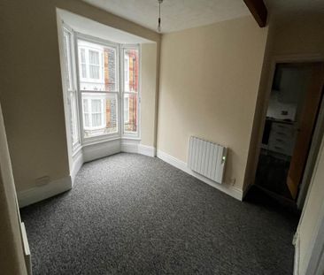 3 bedroom flat to rent - Photo 4
