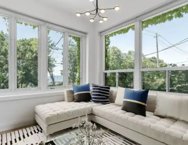 Renovated 2-bedroom plus den - South facing | 1542 King Street West, Toronto - Photo 1