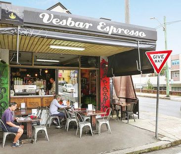 Spacious Unit in Prime Location - Photo 5