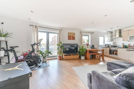 2 bedroom flat to rent - Photo 2