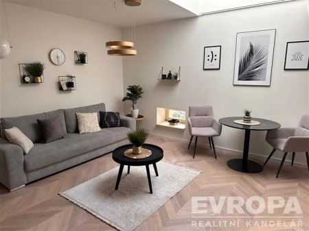 Luxusní, klimatizovaný apartmán 2+kk v rezidenci The Clock Palace, Vinohrady - Fotografie 2
