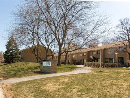 555 Montrose Drive - Photo 4