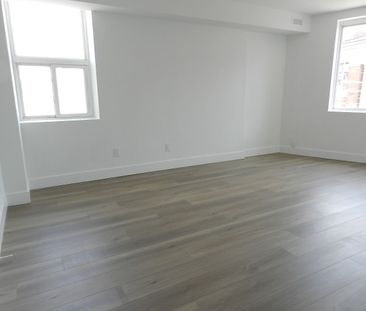 For Lease - 577 Gerrard Street Unit# 201, Toronto, Ontario - Photo 3