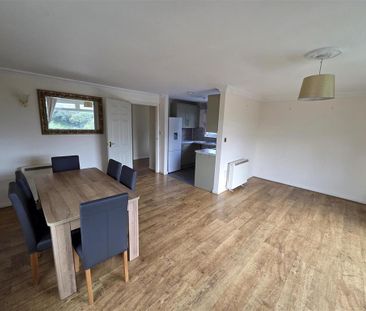 2 bedroom semi-detached bungalow to rent - Photo 4