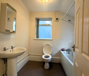 £675 PCM, Three Bedroom House with Off-Road Parking and Enclosed Ga... - Photo 4