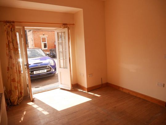 1 bedroom coach house to rent - Photo 1