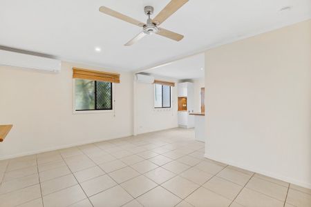 COMFORTABLE FAMILY HOME WITH LARGE YARD - Photo 2