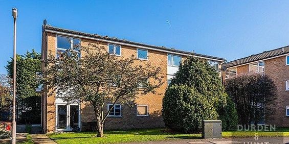 Trotwood, Chigwell - Photo 3