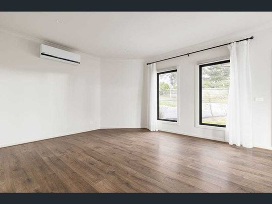 Spacious & Stylish Townhouse Living - Photo 1