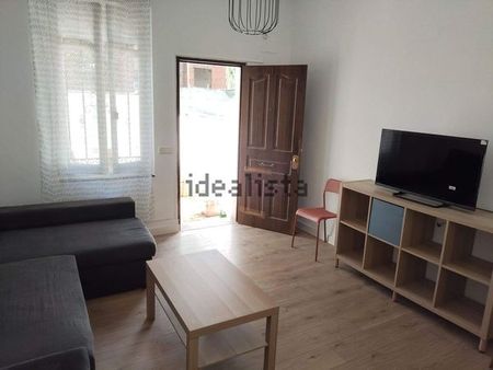 Alquiler de piso en Calle Ventura de la Vega - Photo 2