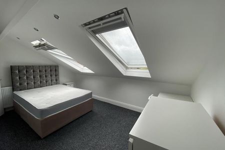 Granby Grove , - Photo 3