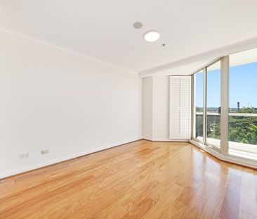 Freshly Painted Apartment with Harbour Views in 'Port Jackson Tower' - Photo 2