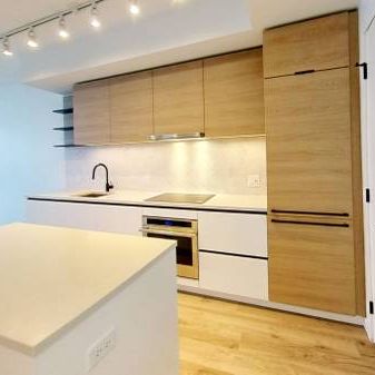 Modern 1-Bedroom Apartment with Stunning Views in Surrey's University - Photo 3