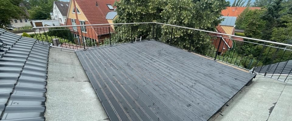 Schöne Dachgeschosswohnung mit großer Terrasse - Photo 1