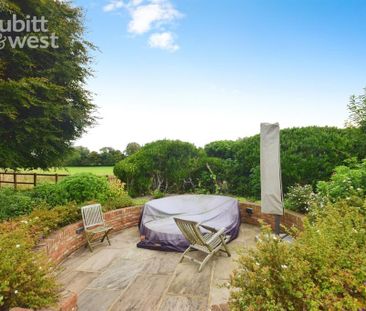 4 bedroom semi-detached house to rent - Photo 2