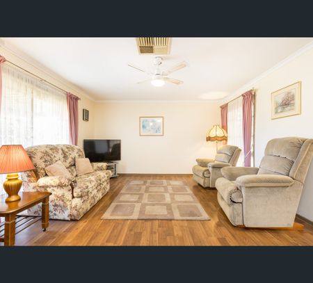 10 Le Pedeleure Avenue, Mildura, Vic 3500 - Photo 4