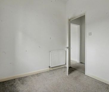 3 bedroom end of terrace house to rent - Photo 2