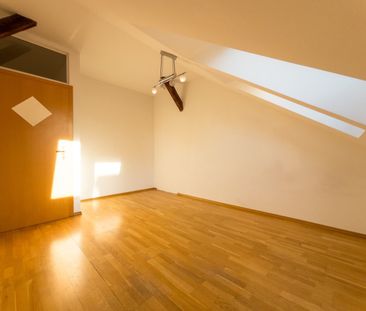 Helle 2-Zimmer-Dachgeschosswohnung mit Klimaanlage in zentraler Lage - Photo 4