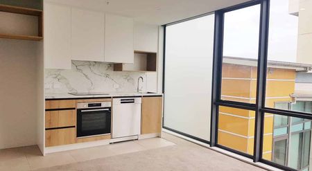 Nearly new one bedroom apartment - Photo 2