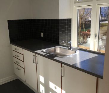 Indbydende 2-værelses lejlighed med central beliggenhed - Photo 3