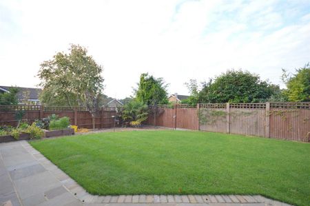 4 bedroom detached house to rent - Photo 3