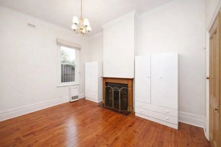 Charming Two-Bedroom Period Home in the Heart of Richmond - Photo 2