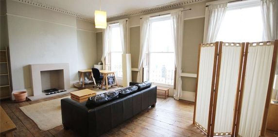 House to rent - Photo 2